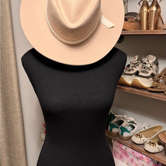 Elegant Cream Women's Hat - Picture 2 of 3